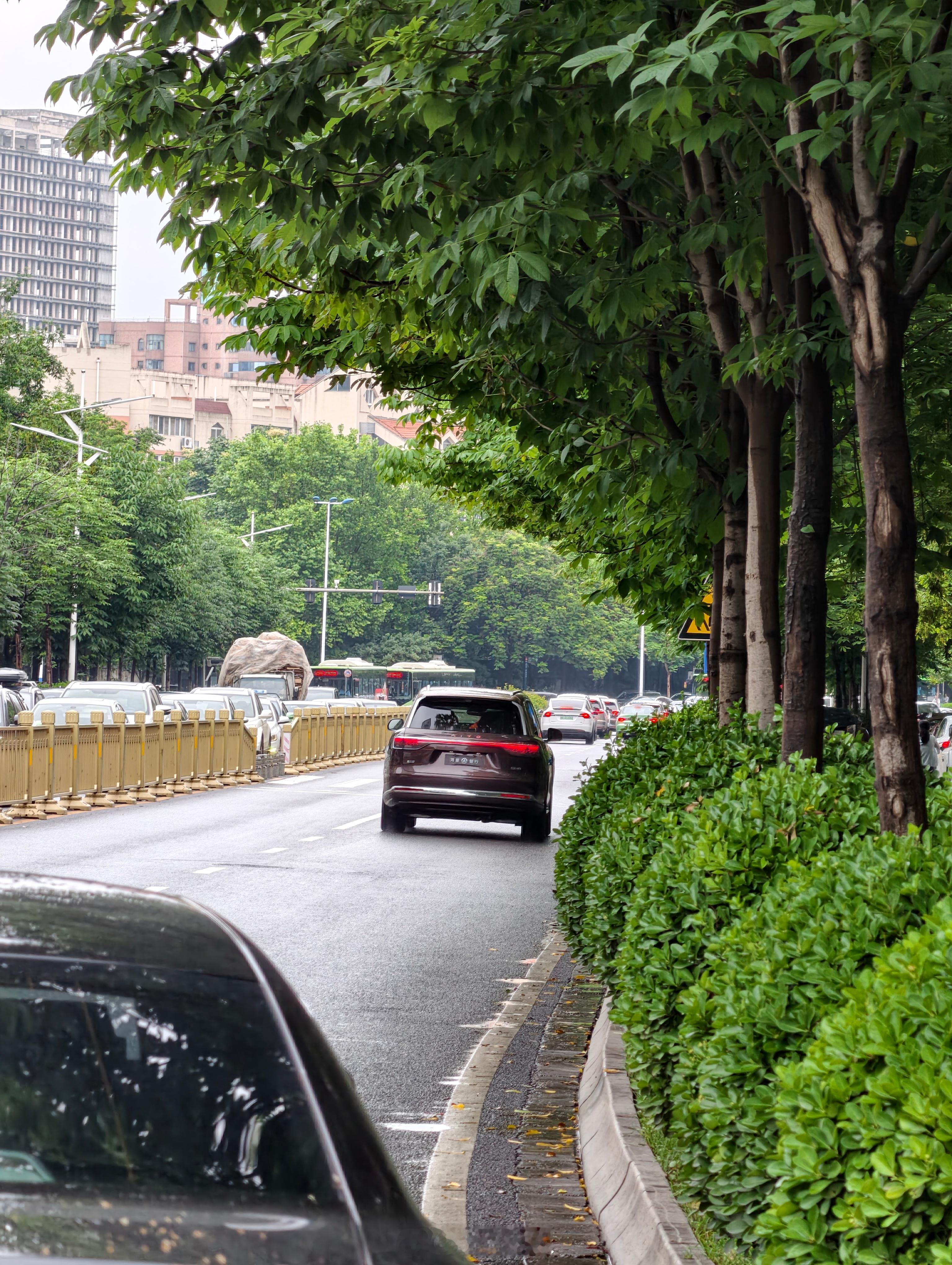 好久没开油车了这令人烦躁的热车、令人不适的震动与顿挫、令人诧异的油门响应、令人挠