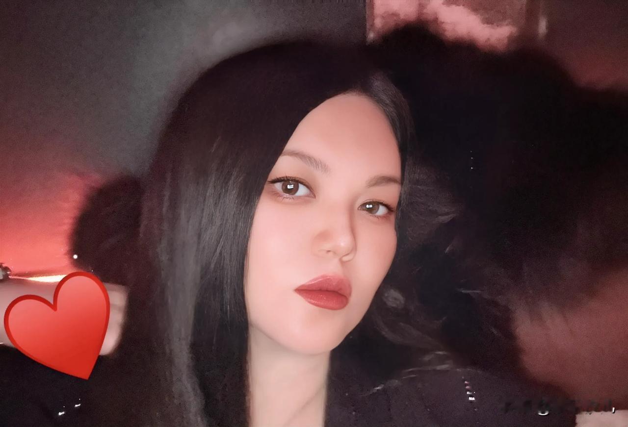 湘姐的一个眼神很有杀伤力[捂脸]
一个表情谁能与我争锋[偷笑]