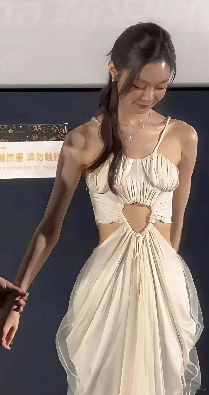 宋轶好瘦啊，女明星都太瘦了吧 ​​​