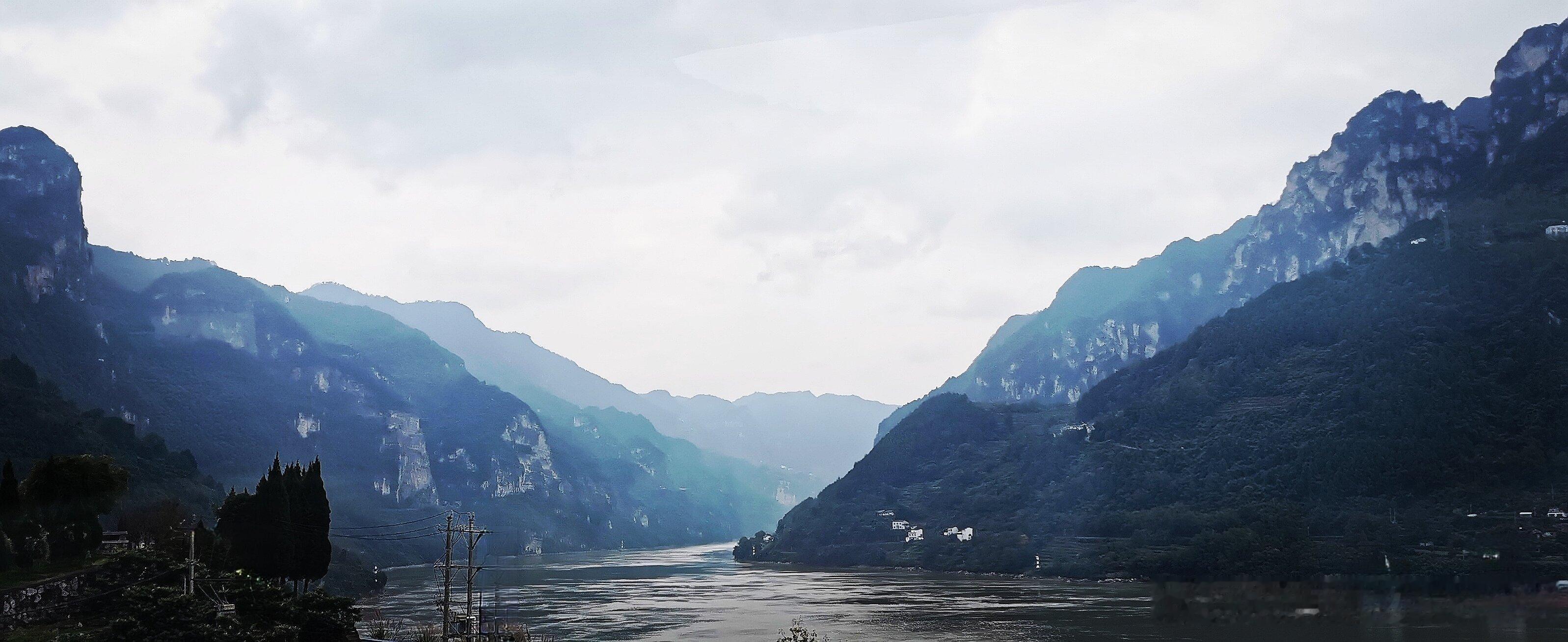 江南的秋天过于潦草，秋装感觉都可以省略。就像这行情一般，等大家都看出来要调整了，