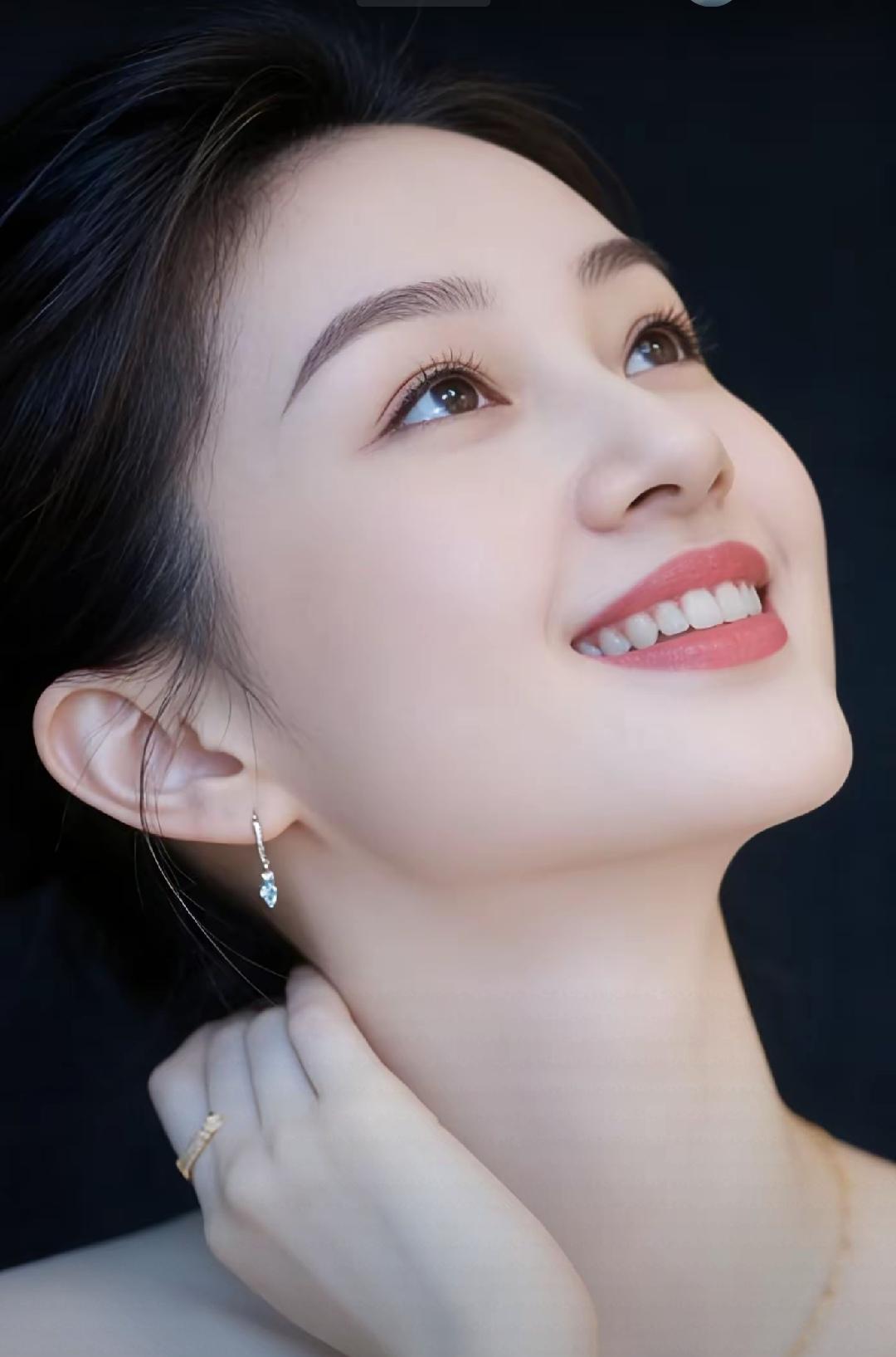 往后余生，你是我心底最深的秘密，是不敢触碰的温柔，是一生都放不下的执念。愿你岁岁