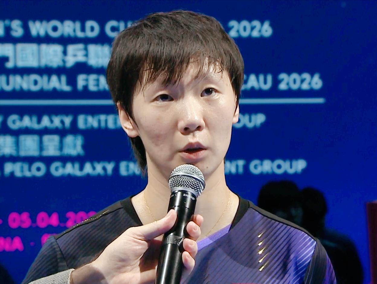 王曼昱4:2击败申裕斌，和莎莎会师决赛，赛后的采访，情商太高了！

记者问：
这