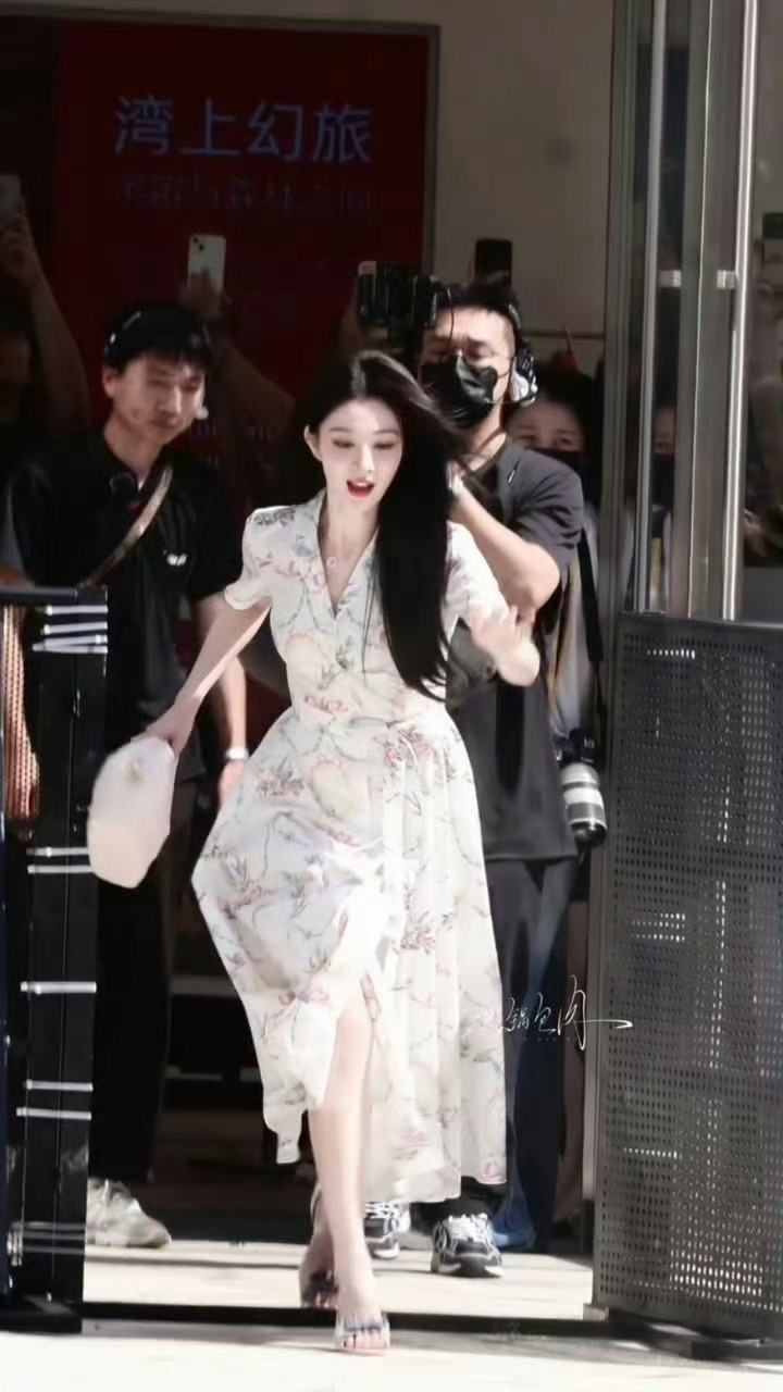 王楚然绊了一下反而出了神图确实很漂亮 
