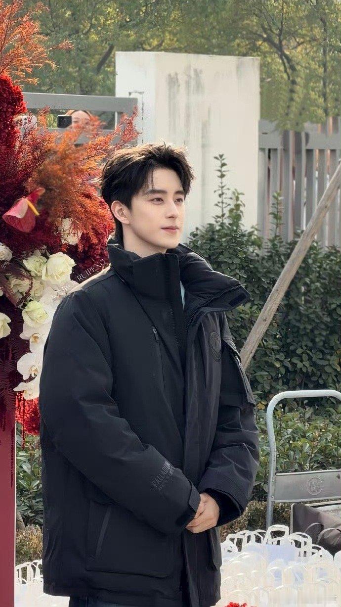 敖瑞鹏回应变帅 简单三个字“多休息”，藏着最直白的帅气密码～ 不刻意摆拍，不顺从