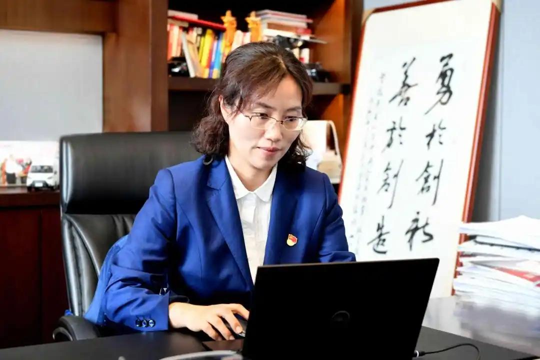 从基层财务到集团总经理 50岁的她做到了
9月2日，江铃汽车集团官宣：衷俊华正式