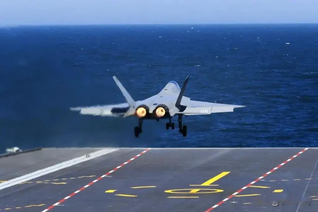 据新华社报道，中国福建号航母已经成功进行了歼15-T、歼-35和空警-600三种