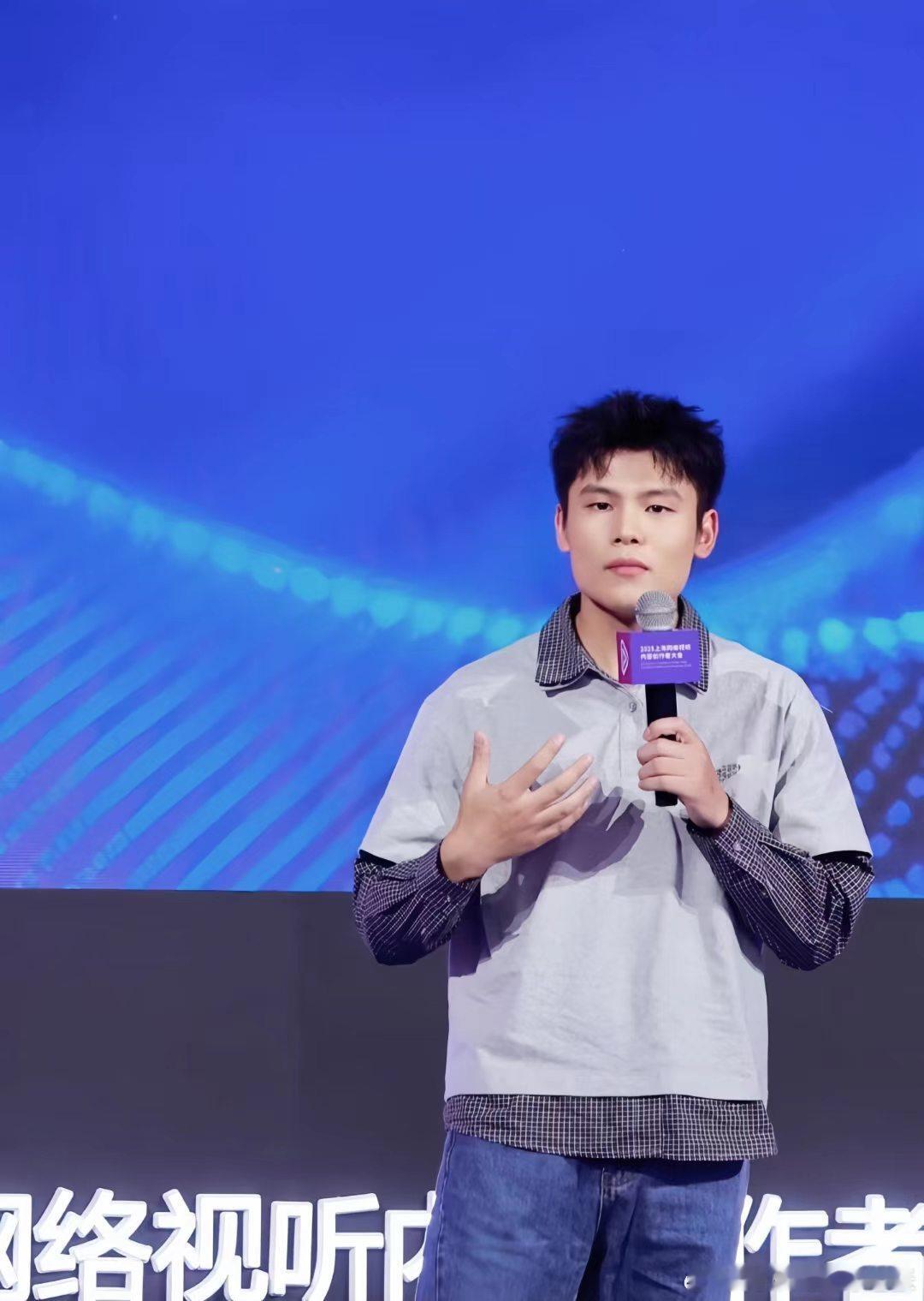 何广智想参加脱友4脱口秀和Ta的朋友们 狠狠被何广智圈粉！在节目后台坦然说出参赛