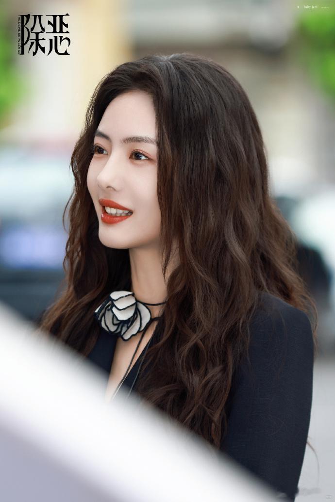 蔡文静新剧在教一种很刑的学蔡文静教卖货这段太有梗了！碰上要去贩毒的程恳，这哪是教