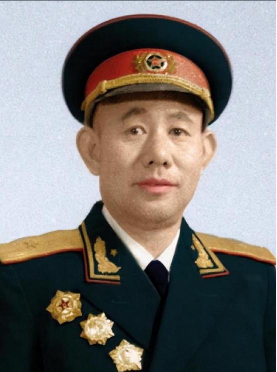 1951年，一群志愿军战士在撤退时，猛然发现眼前狭隘的小山谷里，竟然出现了成千上