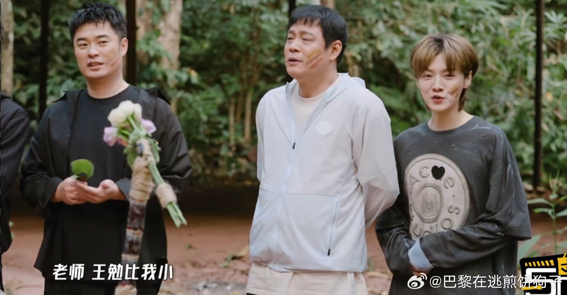 老师找补的那句“只是嗓音可能没有你好”，简直是尴尬学的经典案例。不如不说，越描越