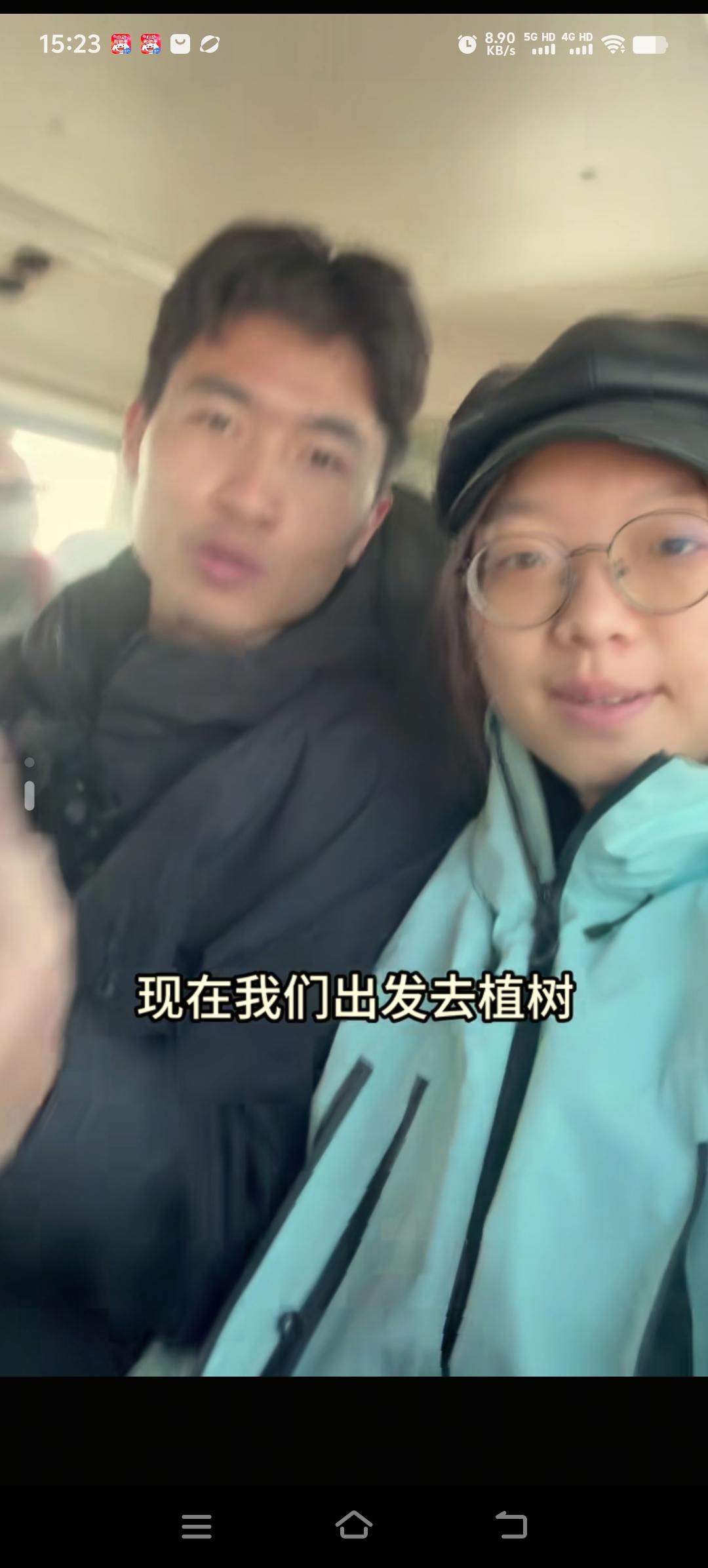谢浩楠的大妹和刘海军一起来到甘肃民勤，并且呼吁大家“请到民勤种棵树”，民勤是一个