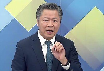 赖岳谦教授在节目上建议中国调整对外原则，将“我们不惹事、但也不怕事”中的“不惹事