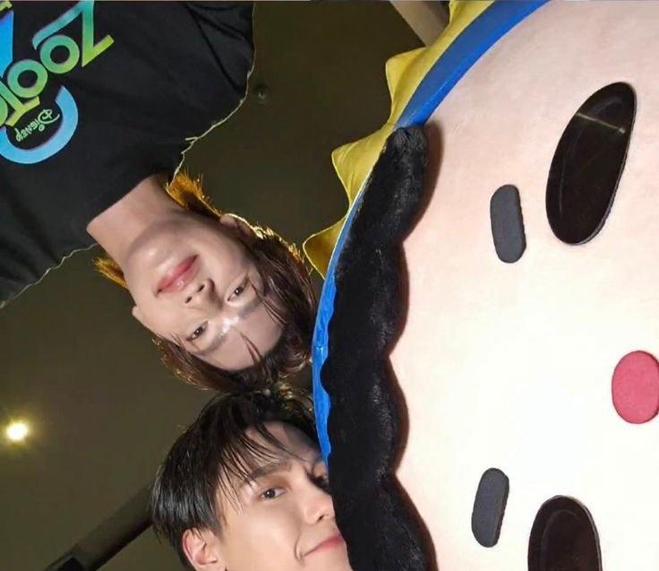 每次观影都会有的标准拍照📸姿势呐 ​​​