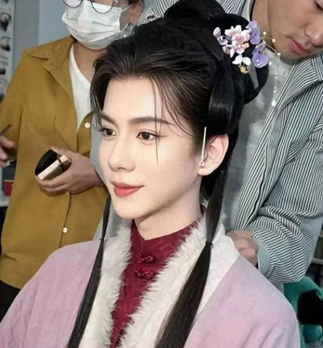 《兰香如故》里，她的妆是化得最好的，唐朝眉毛很符合她的脸型。

《兰香如故》里，