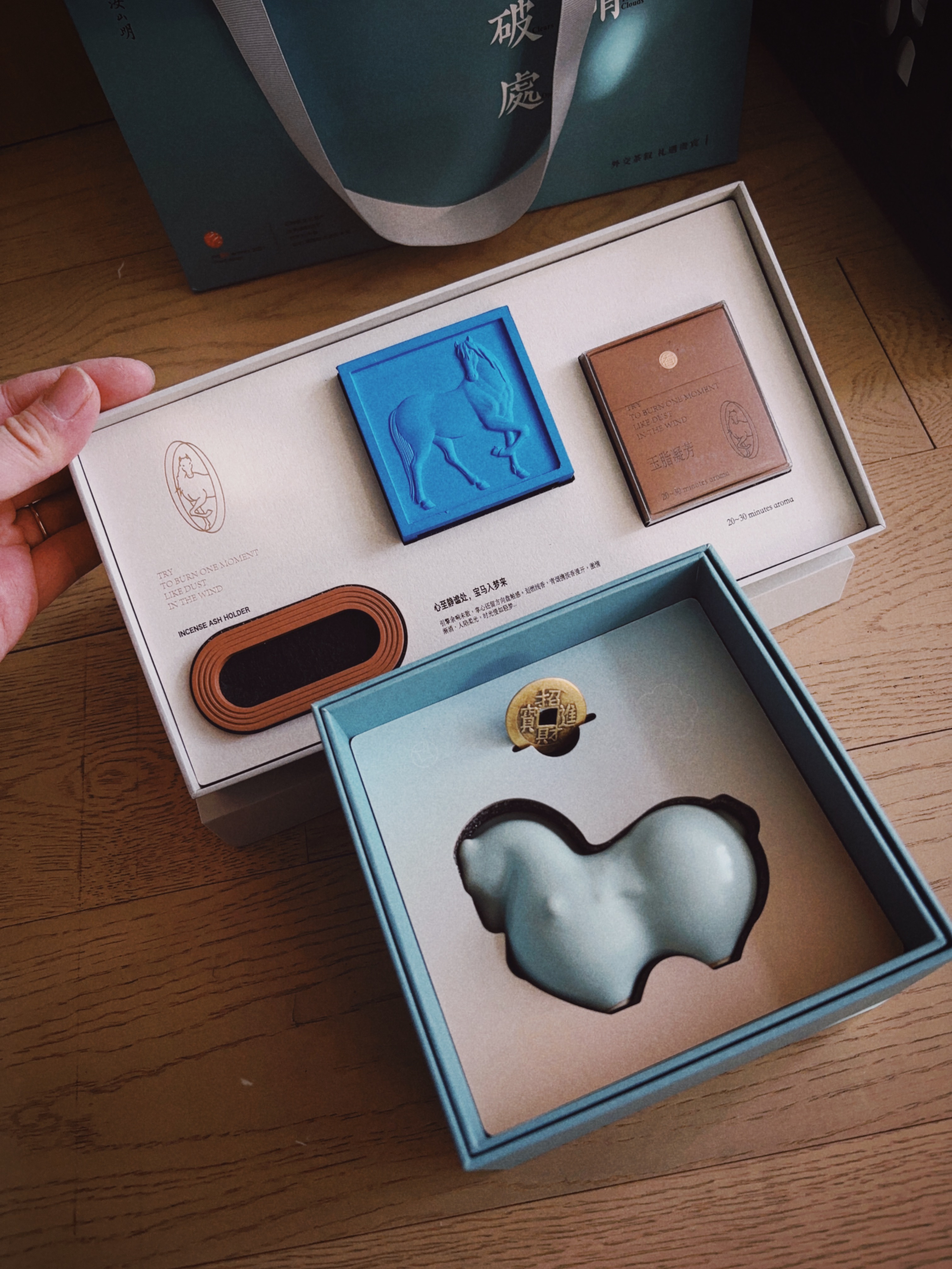 这个好精致，宝马入梦香，不知道怎么用，但让我眼前一亮。晚上试试看！ 