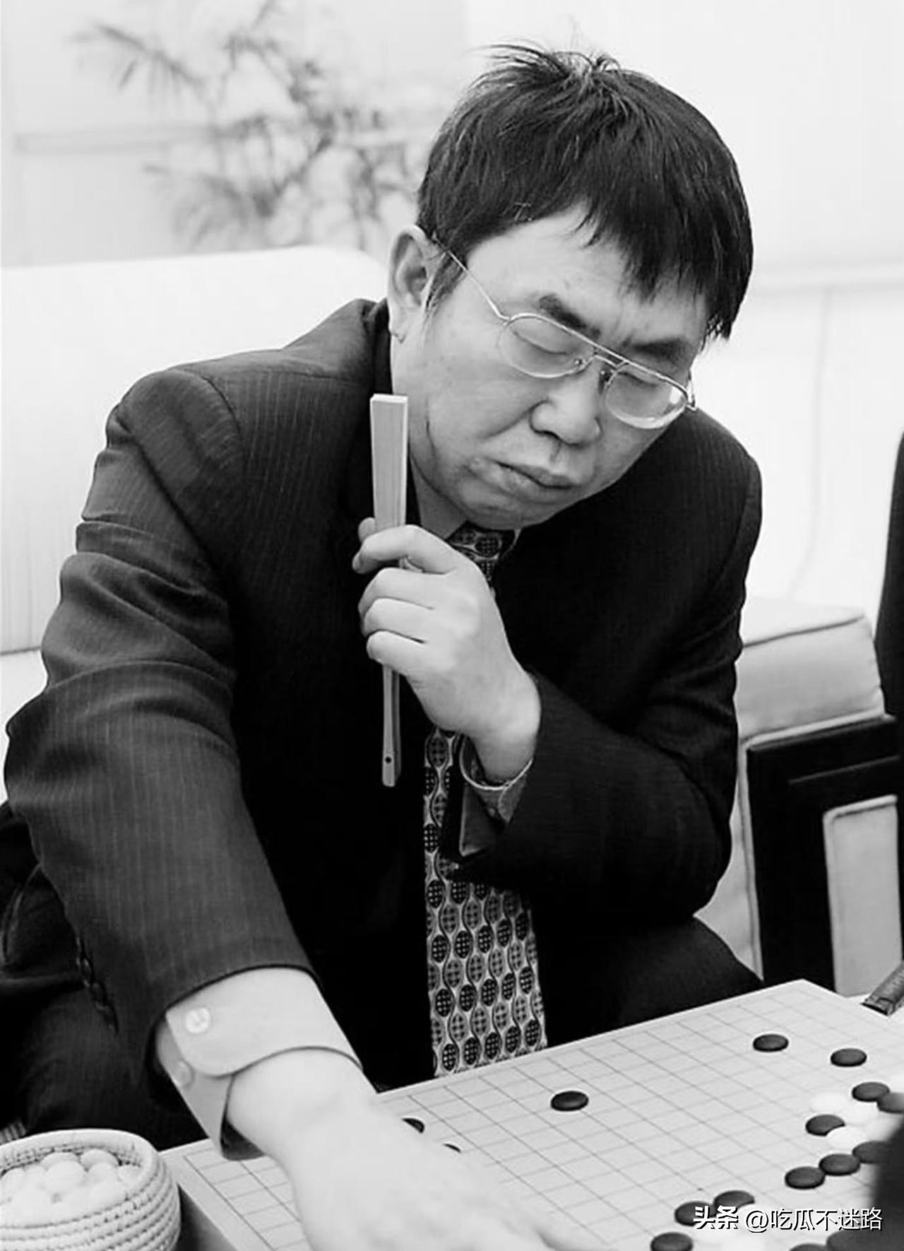 棋圣聂卫平走了，
其实早有预兆。
去年三月那次脑梗昏迷十二天，醒来后身体就一直不