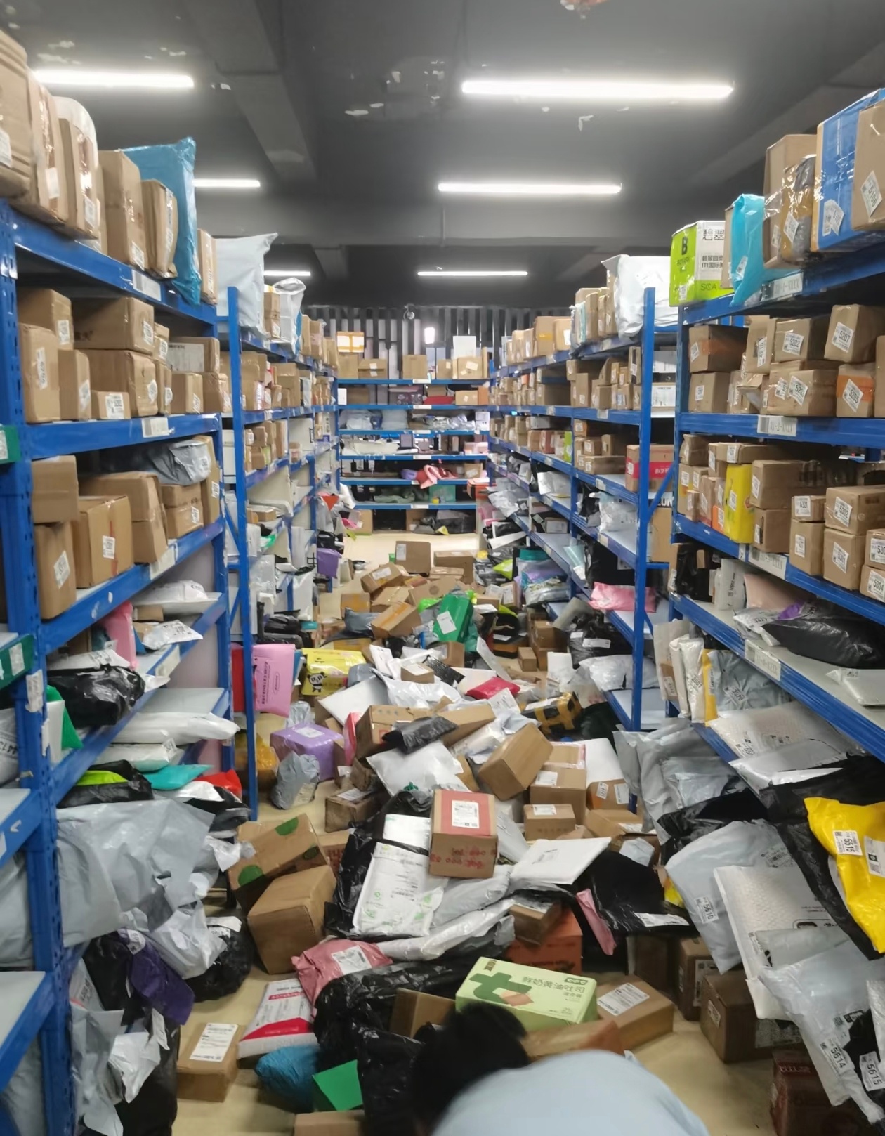 以后快递地址只写到小区虽说是为了保护隐私，但只有顺丰快递的敢这样写，因为顺丰都会