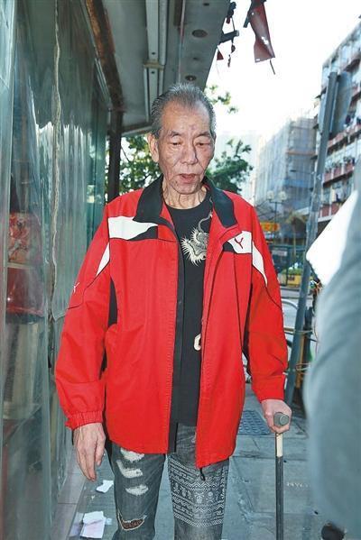 今天看过印象最深刻的照片，没有之一。

你能想象两张照片是一个人吗？作为港片中“