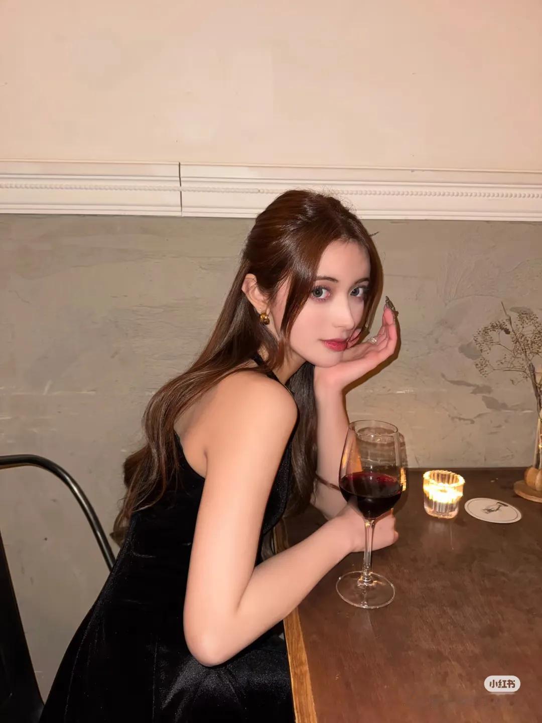 话说日本近几年就推出了许多颜值和风格都相当不错的新晋博主，而sheena就是其中