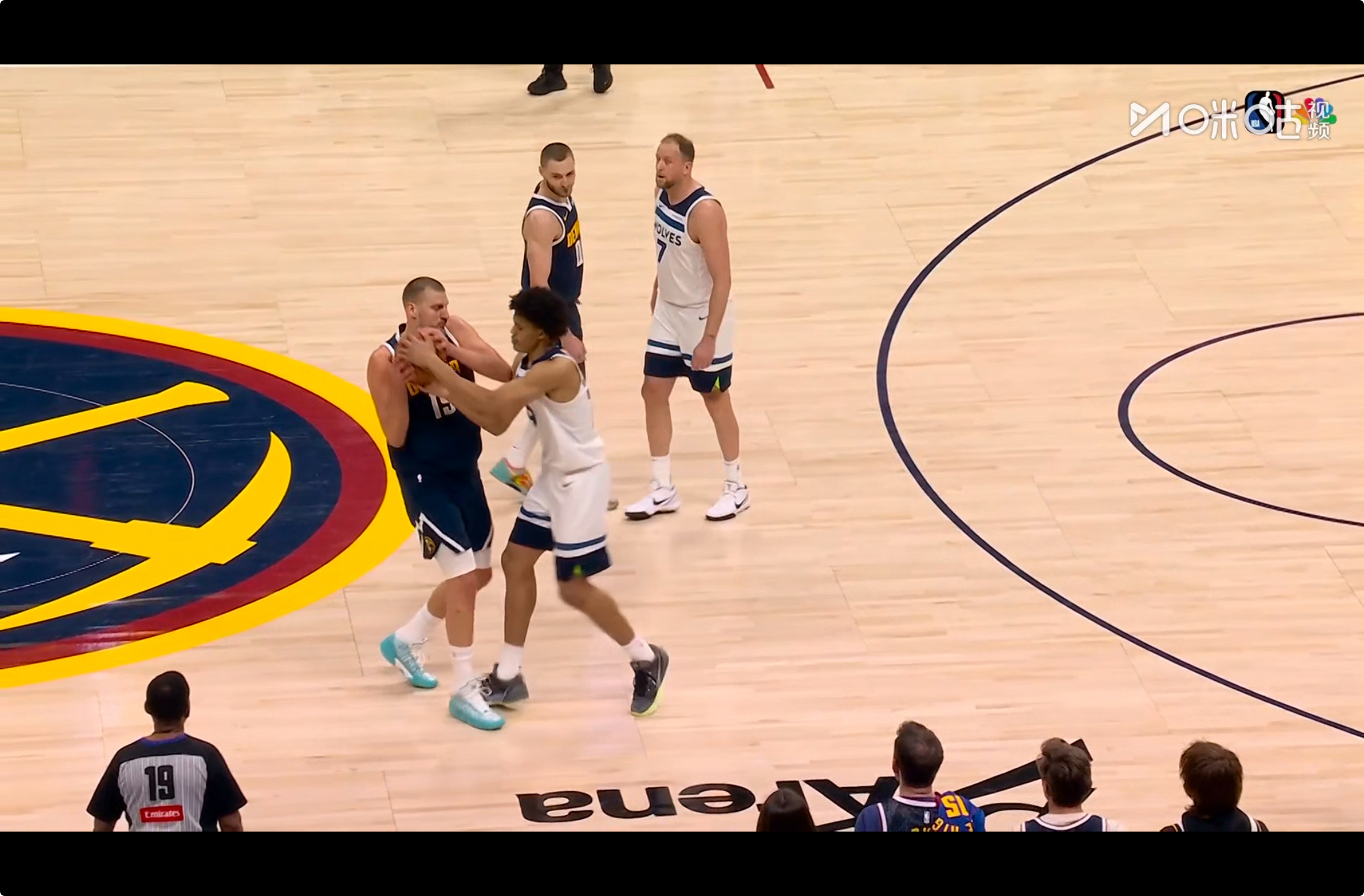 约基奇最后整个活儿，掘金拿回一局2比3。某种程度上，下一场也是残阵狼队最好的终结