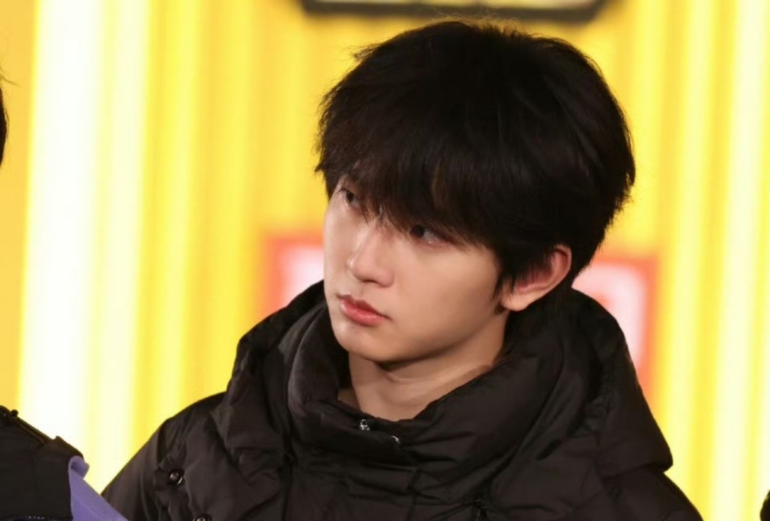 杨迪跳舞把穆祉丞逗成表情包！秒答师兄梗引爆笑点，癫值拉满！周五晚高疯发布会好癫周