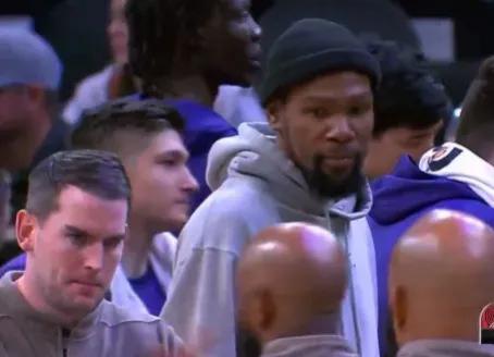 杜兰特真的伤了，并不是畏惧快船而不敢出战！
    1月3号，ESPN球员伤病更