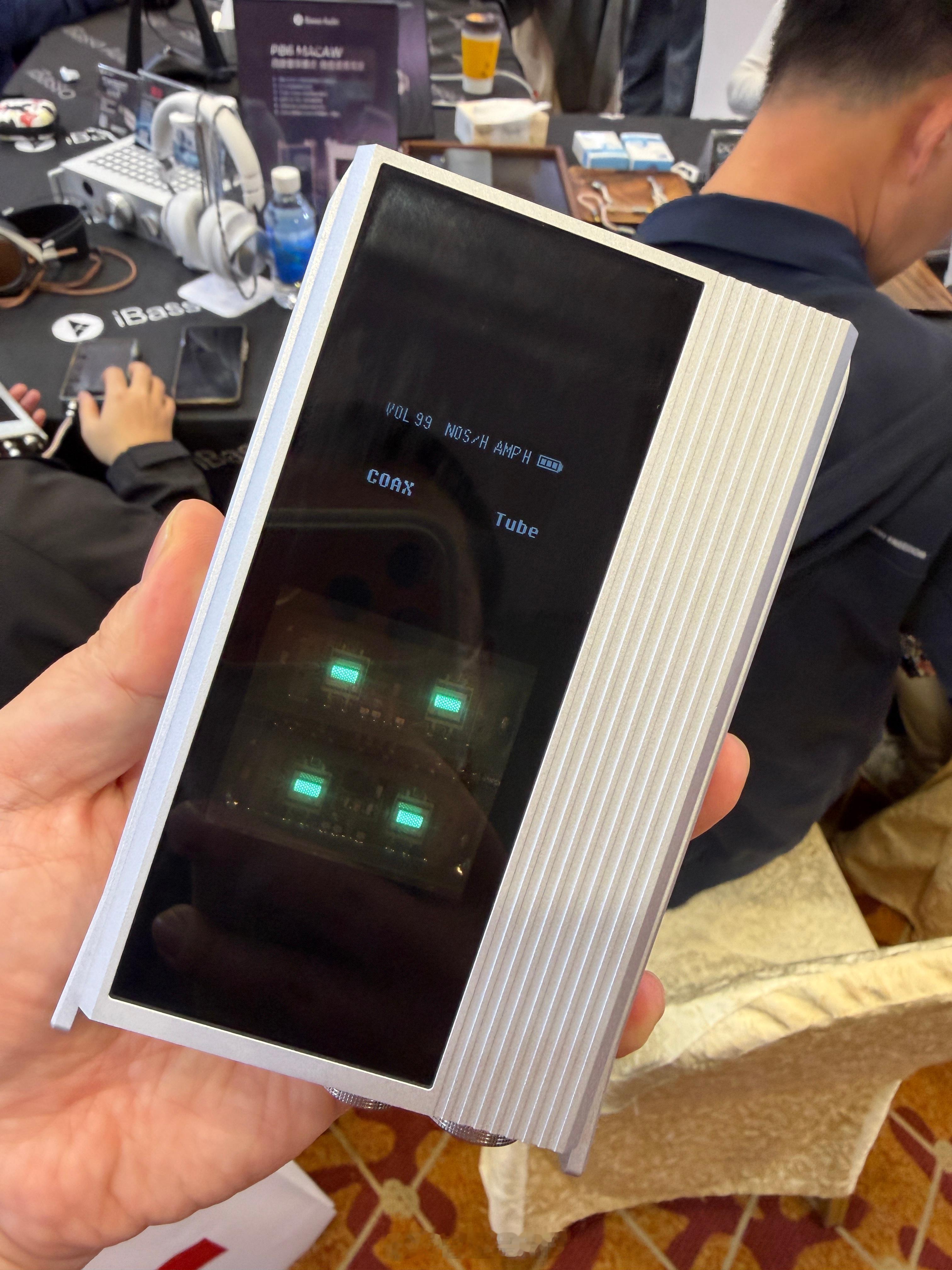 iBasso有两个非常值得大家关注的作品：D17 Atheris与昆仑。D17拥