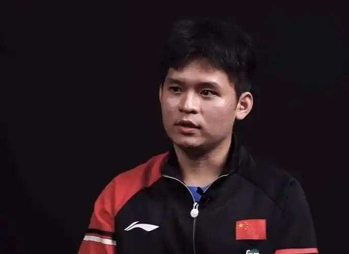 下午一觉醒来，
听说林诗栋不打重庆的冠军赛了
我认为原因其实挺简单，
就是身体疲