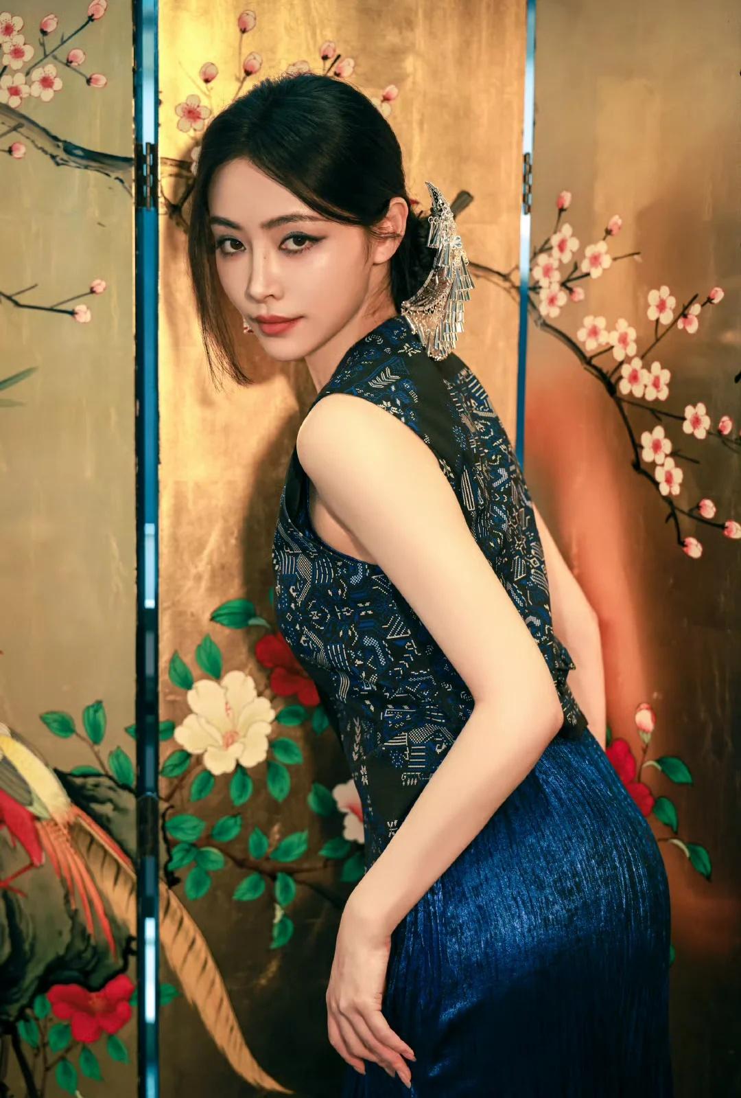 一抹雅蓝🌠
图片 上海时装周东方雅秀上海时装周闭幕大秀 KIKI🌷专属话题?