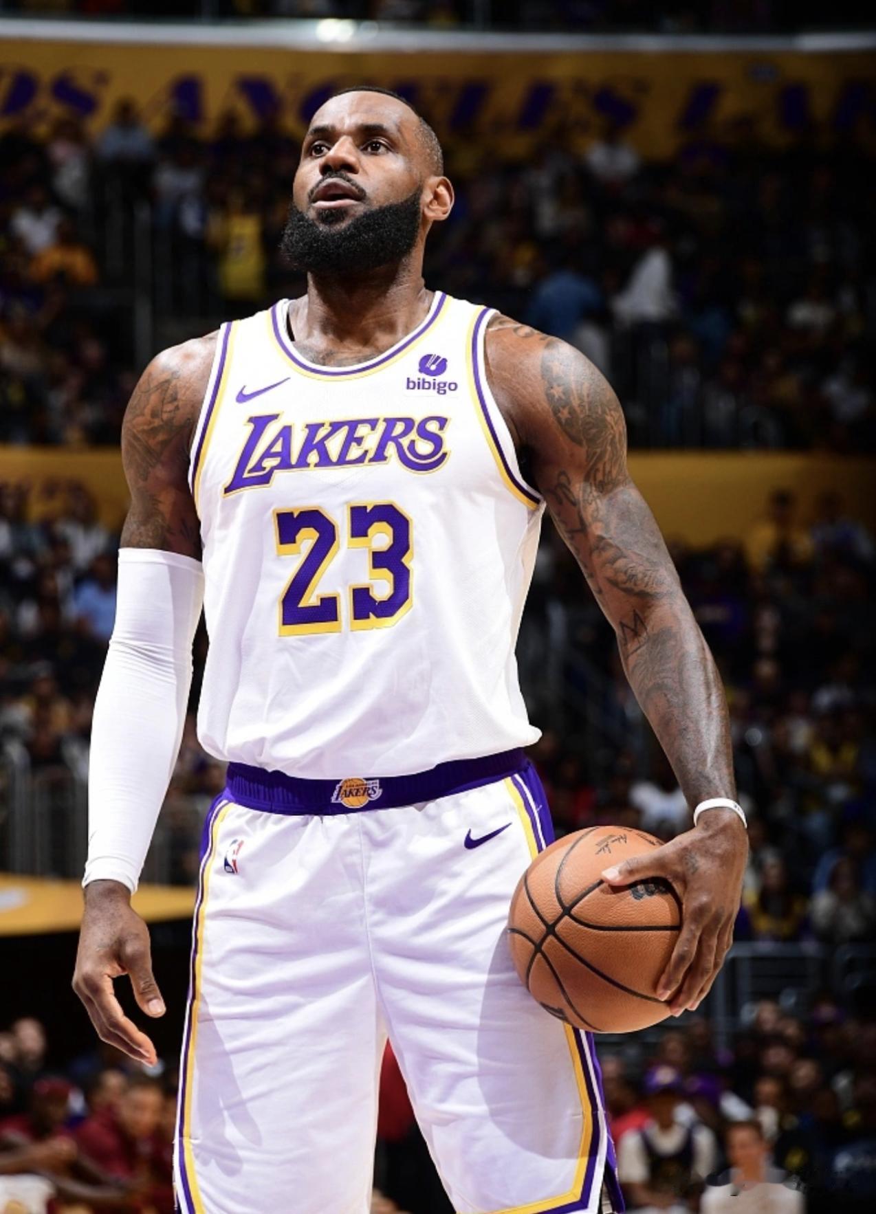 NBA现役巨星都是第几个赛季拿到首冠的？文班亚马应该心里平衡些了吧？

詹姆斯：