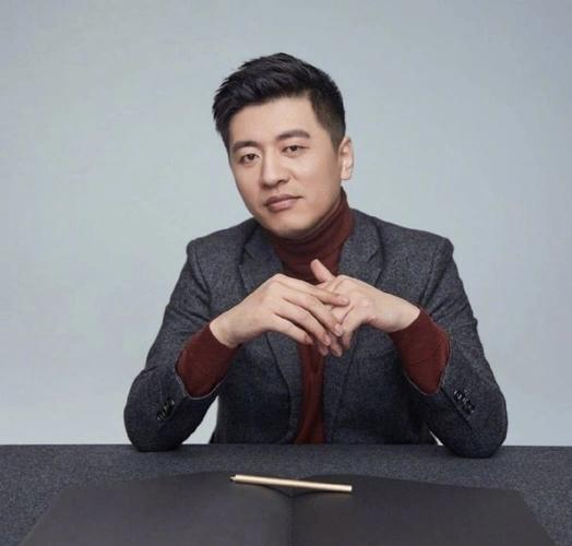 张雪峰去世后，查了张雪峰多年捐款，看完沉默了。

给郑大每年50万捐6年共300