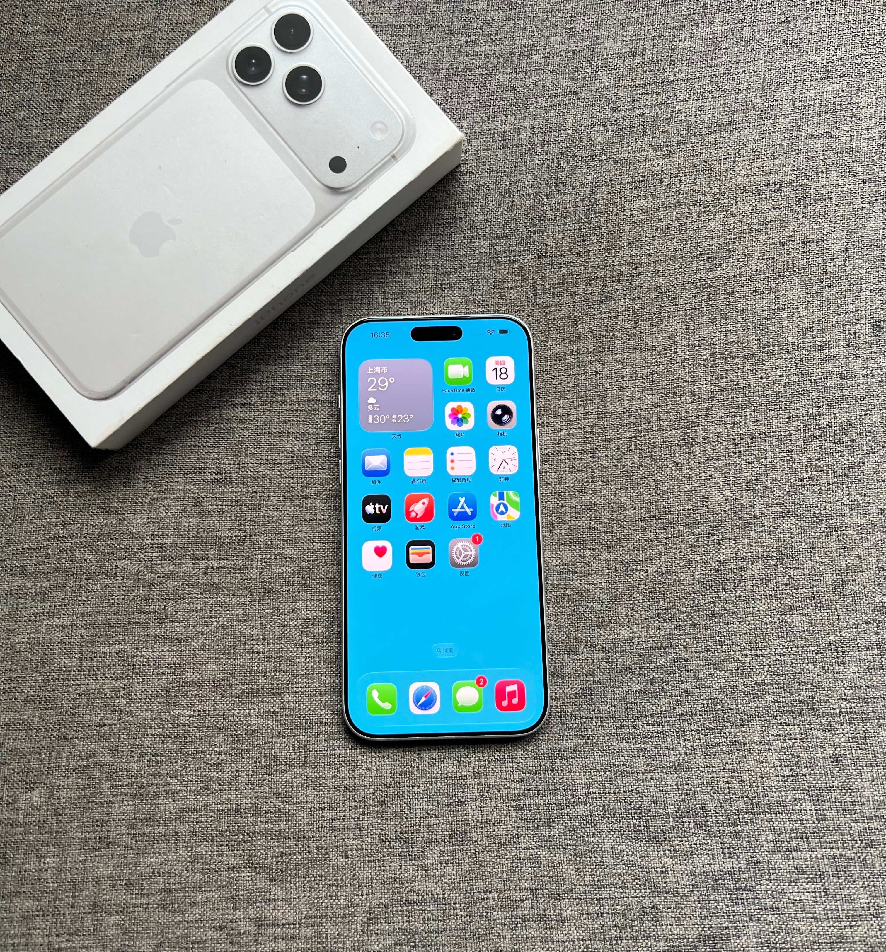 高性价比，国行iPhone17 Pro Max 512G 银色，屏幕细小划痕，外