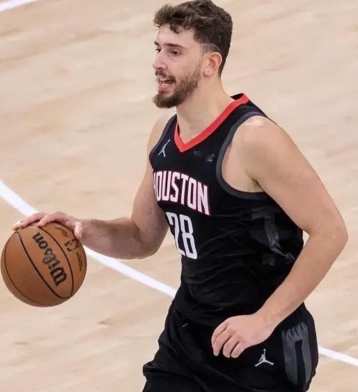 画虎不成反类犬！！球迷圈子最近为个人吵翻了天，有人拿着数据单拍桌子，说申京这赛季