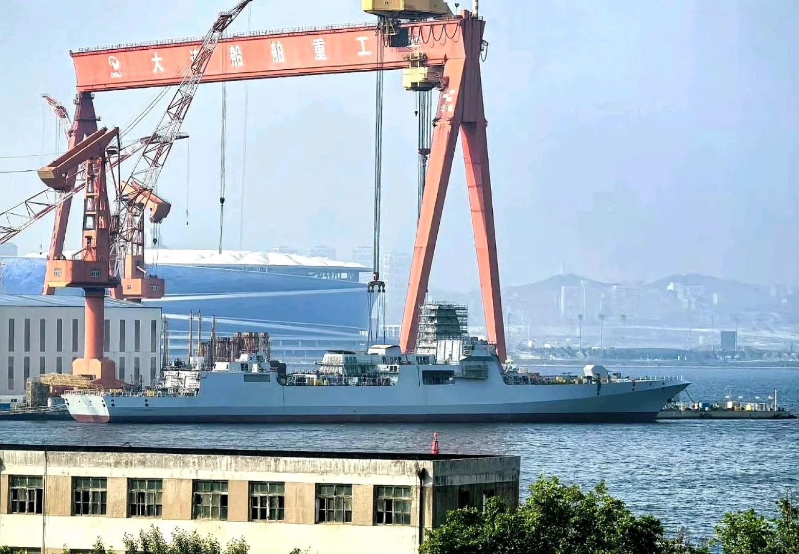 备受瞩目的055万吨大驱9号舰
