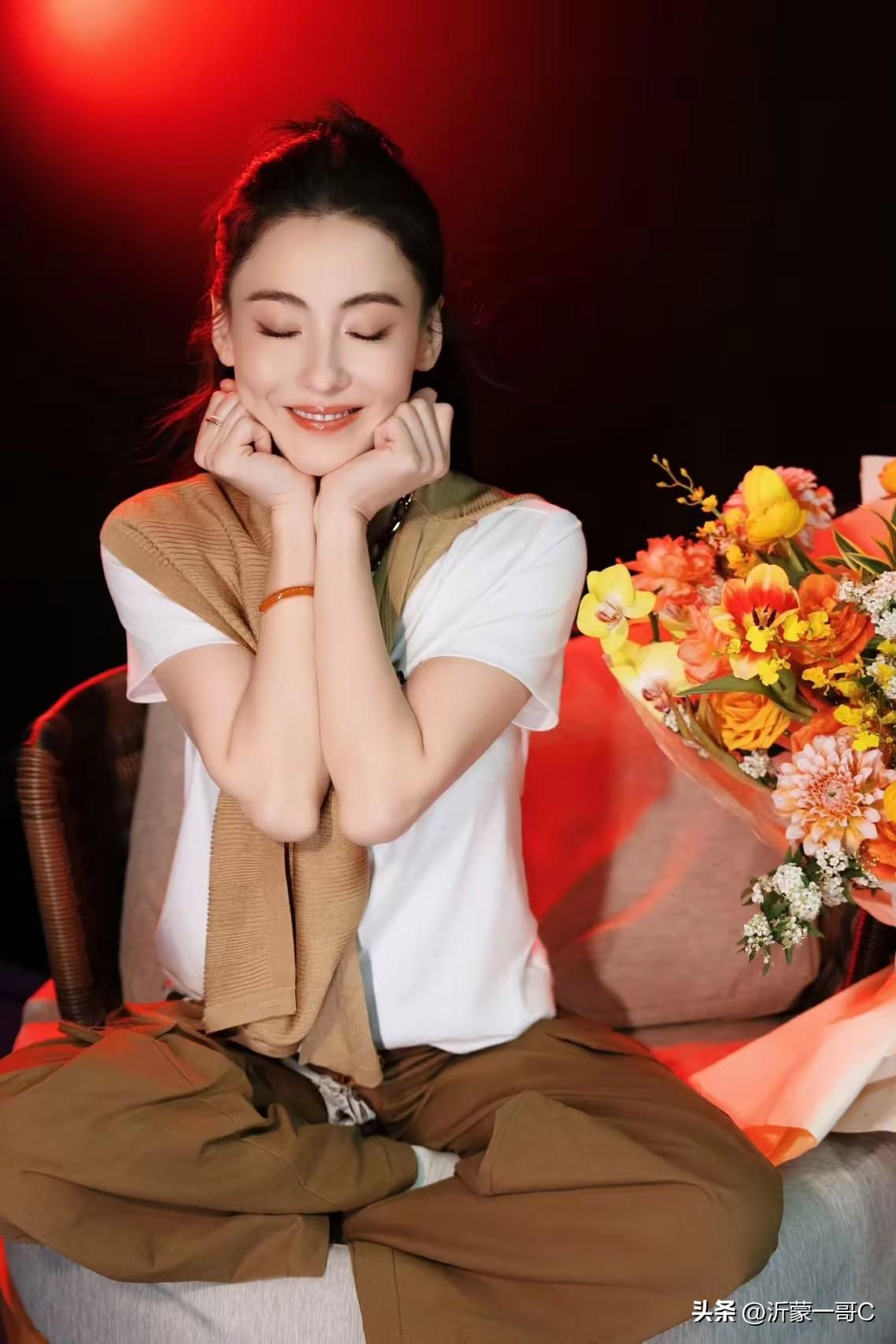 大家喜欢张柏芝吗？我是真正的喜欢，张柏芝的美，是刻在港风里的天花板！
 
我太吃