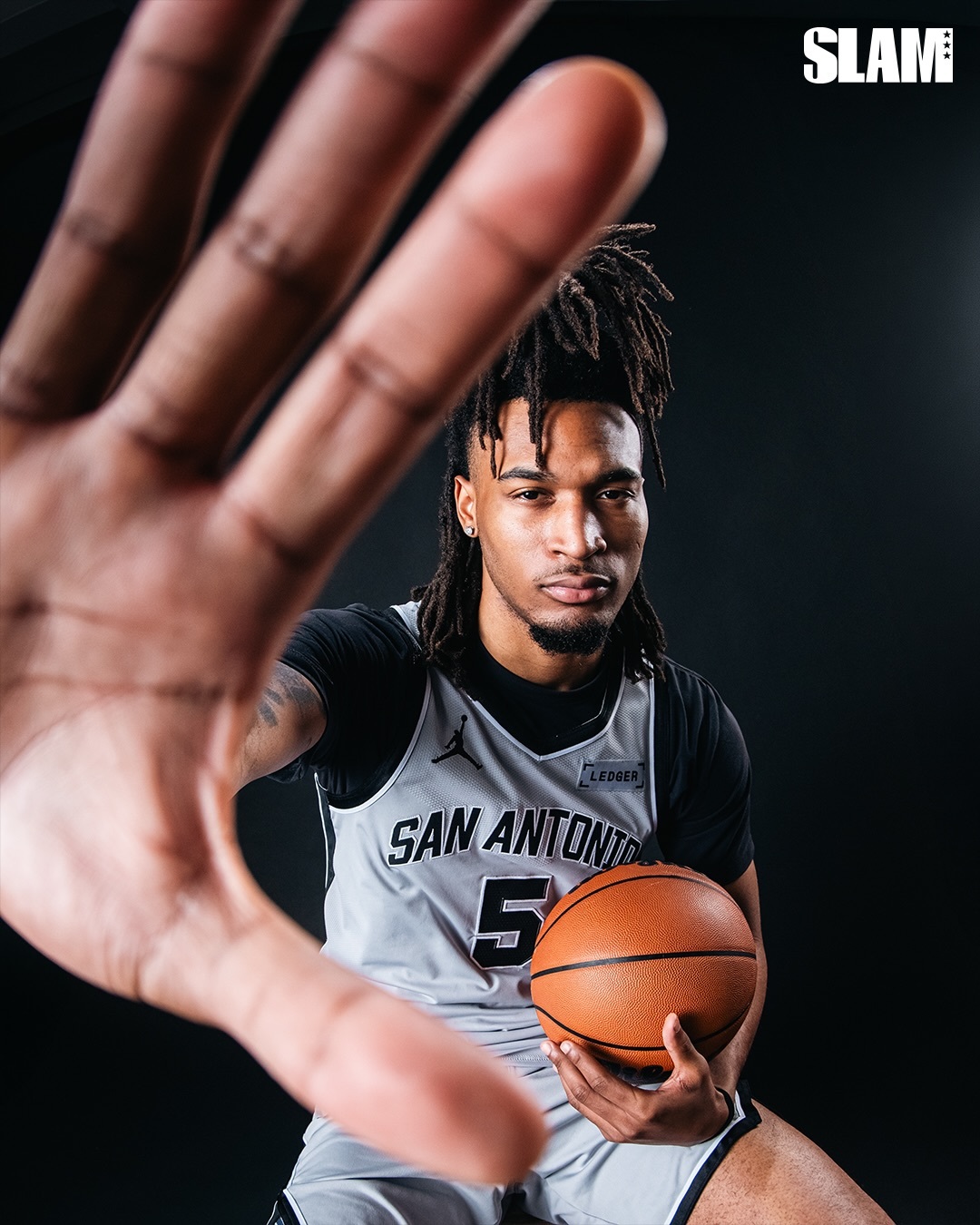 卡斯尔登上最新一期SLAM封面！帅的卡堡🏰go刺go