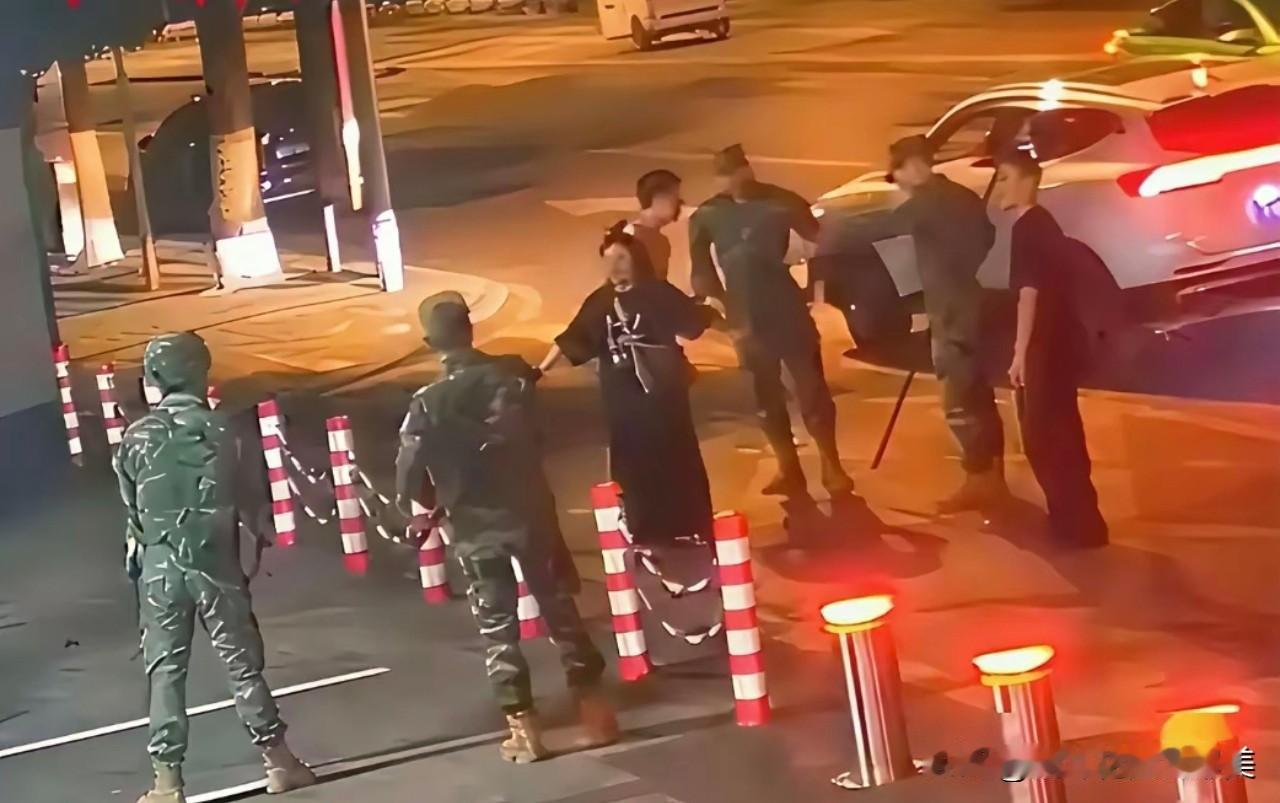 现在全网最后悔的，

应该就是成都这伙追人的人，

他们现在绝对后悔啊，如果他们
