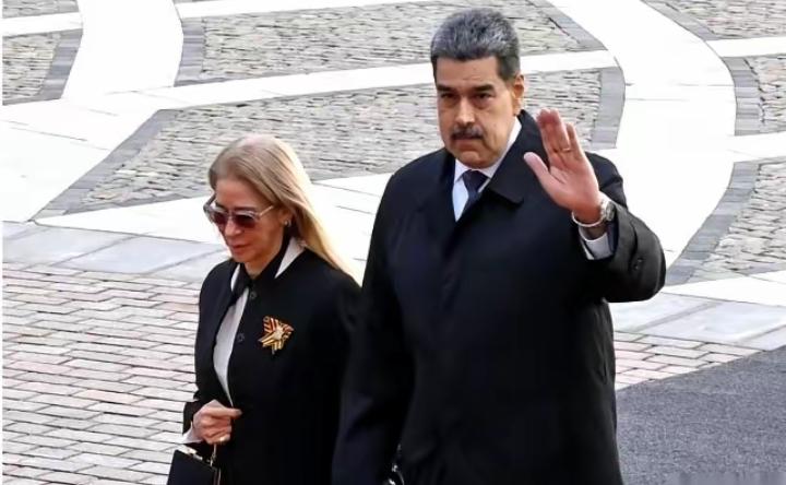 “马杜罗最绝望的一刻，不是看到美国特战队，而是发现自己睡的军营，大门是敞开的！他