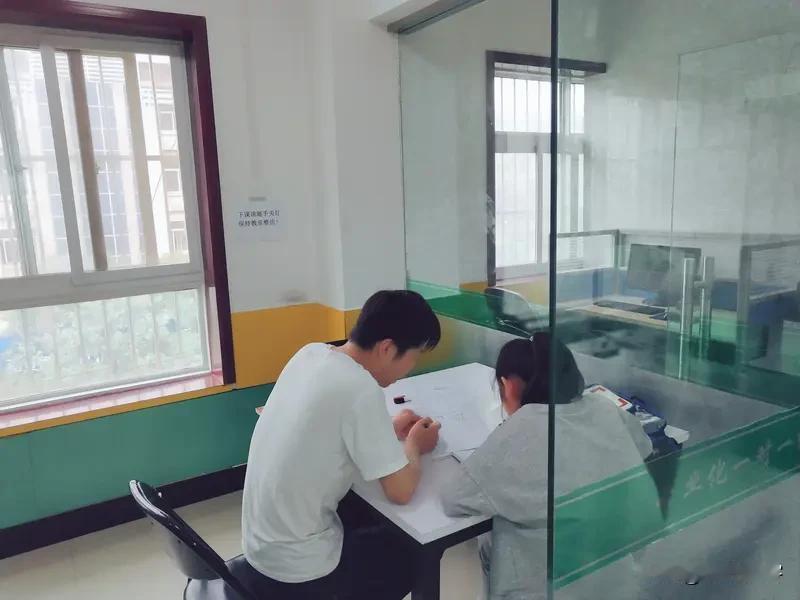 怎是看到这类问题。“老师”这个概念怎么说呢？教了课的就是“老师”吗？不是“老师”