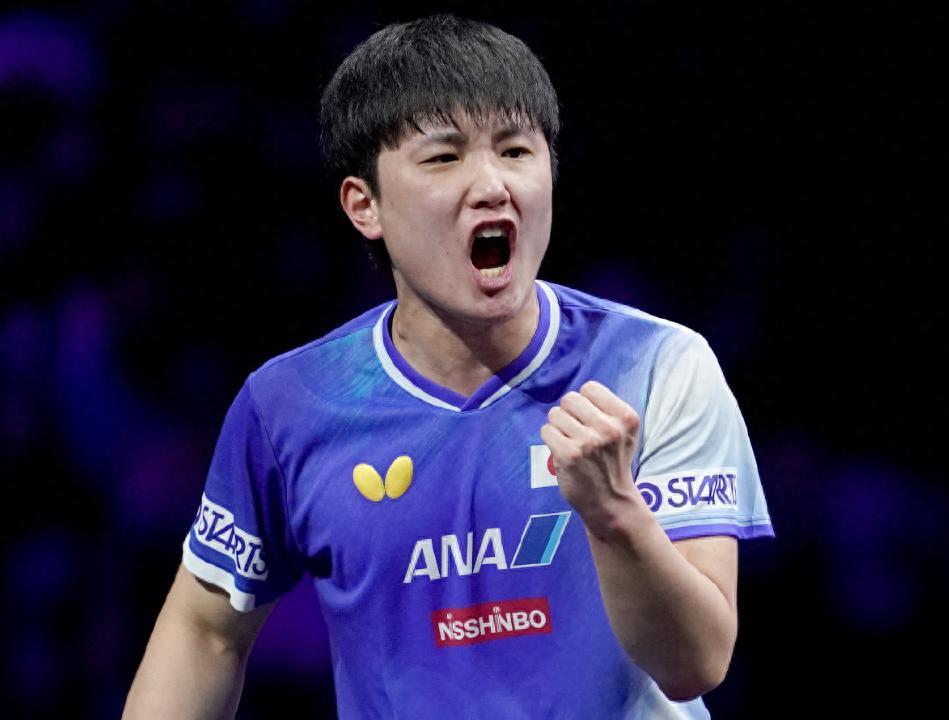 [月亮]瑞典大满贯：张本智和打疯了！3-0横扫世界冠军，首秀大获全胜。8月17日