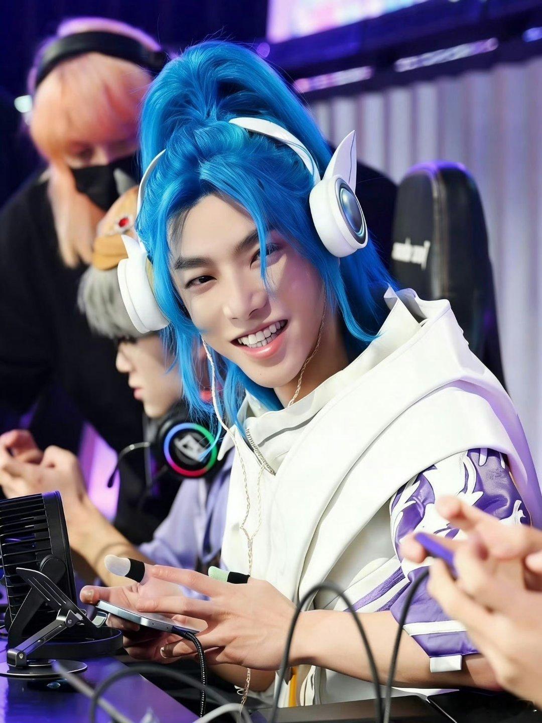 华晨宇为热爱加冕，「火星方舟」生日皮肤正式上线，这是游戏、艺人和粉丝之间最动人的