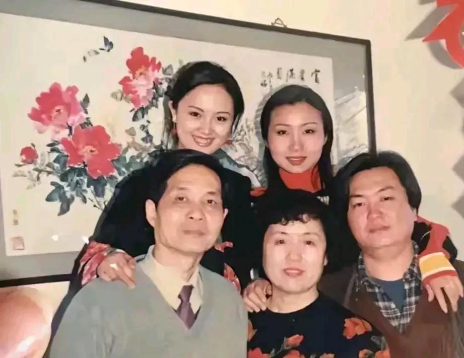 娱乐圈最狠断舍离！
朱媛媛这张工资条打了多少顶流的脸


中戏 94 级合照里藏
