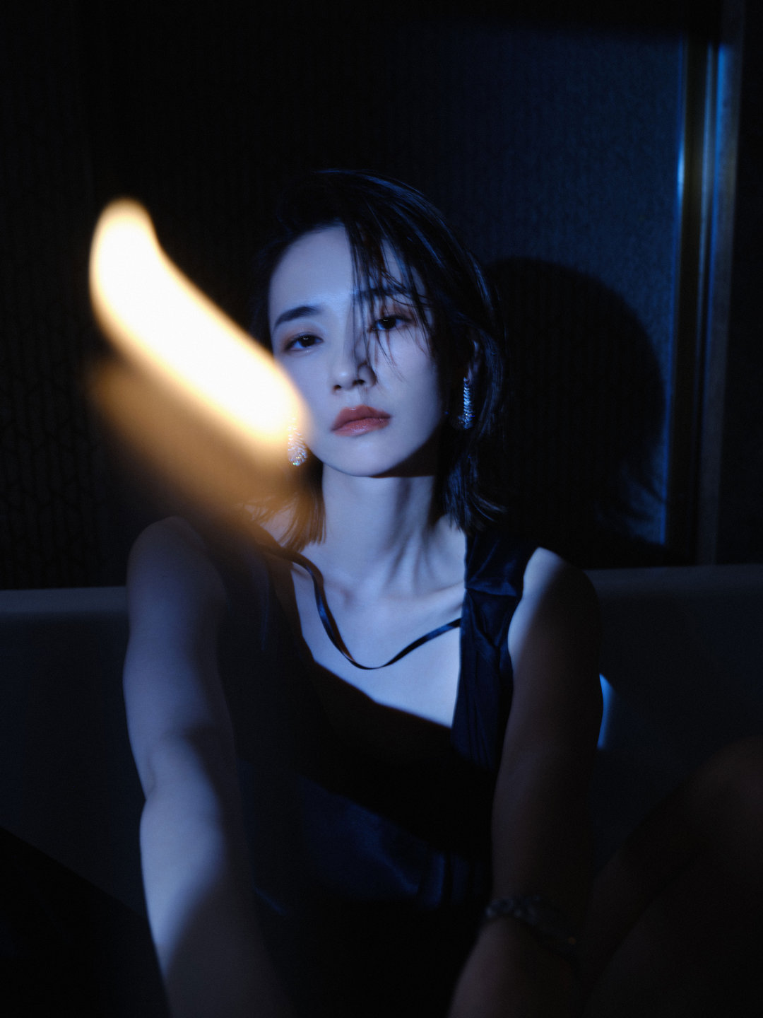 在名为“人生”的片场里，我就是自己唯一的光源。哪怕微弱如烛火，也足以照亮一个完整