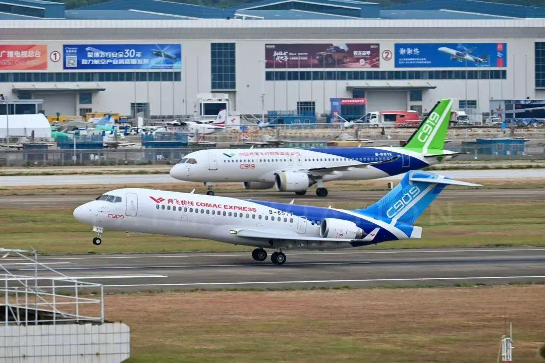 [熊猫]柬埔寨宣布了
9月9日，柬埔寨国家航空宣布在郑州跟中国商飞签订合作书，一