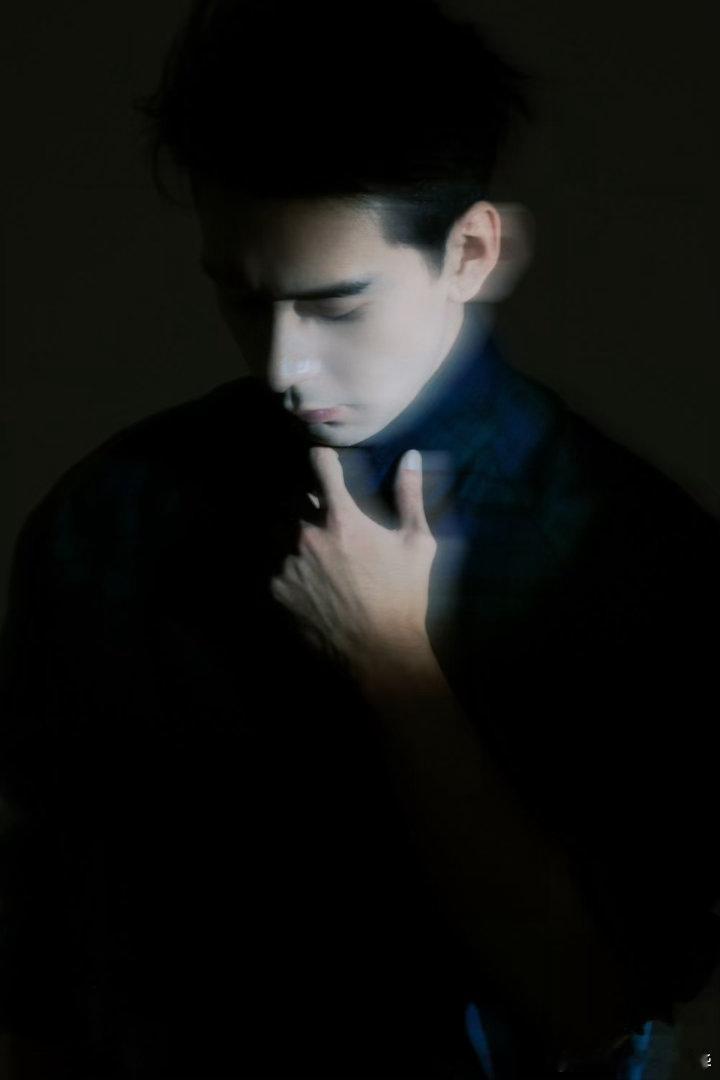 陈星旭斯文表皮下的阴湿疯批陈星旭就这个阴湿腹黑感对味儿 杂志大片带感度满分！高智