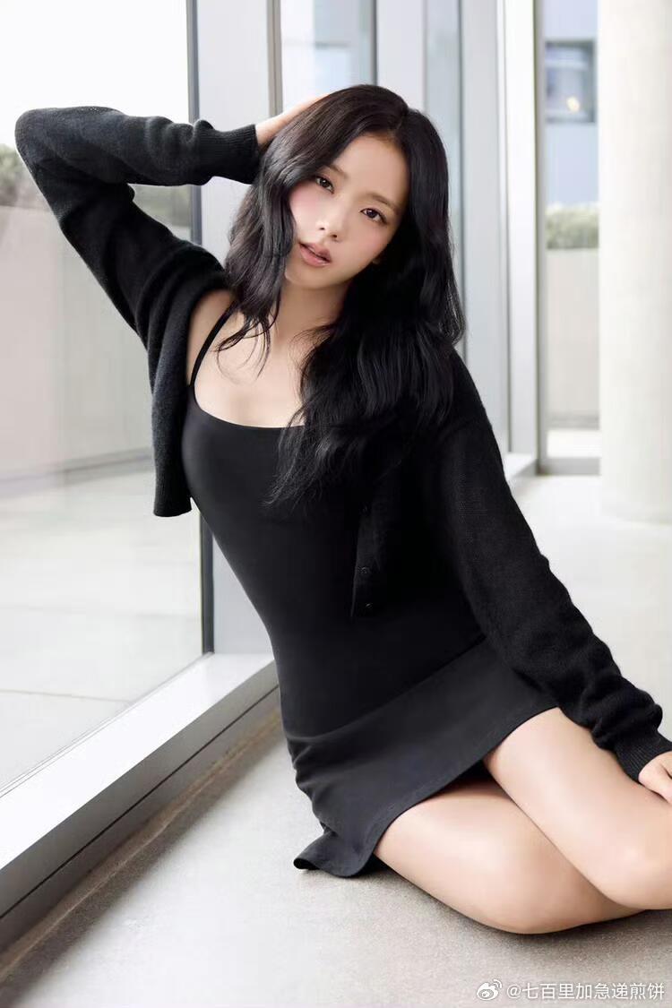 运动品牌alo给三位女明星拍的商务宣传照金智秀、宁艺卓、赵露思 