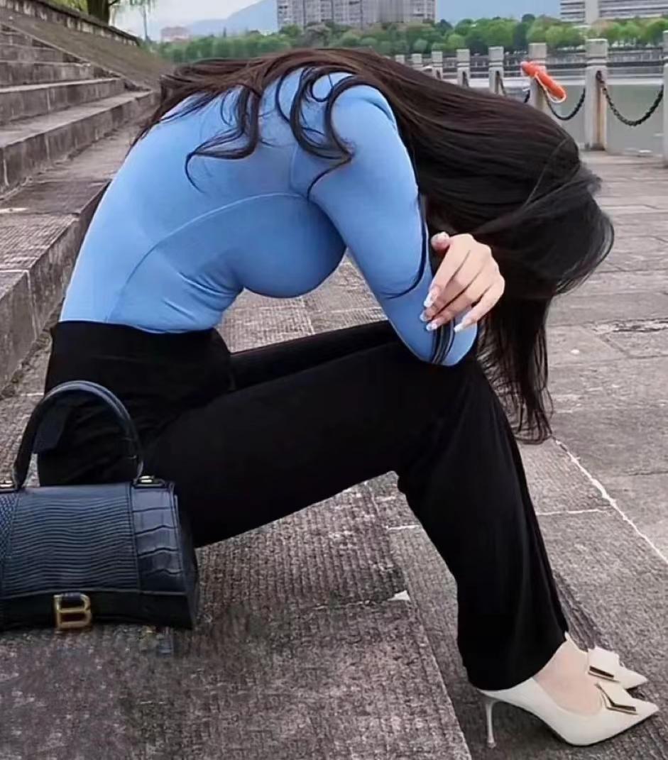 小李在杭州做石材生意，他媳妇在农村留守照顾孩子。因为业务忙且路途较远，所以小李很