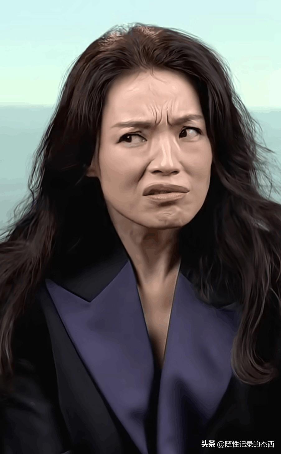 不开滤镜的舒淇展现出真实的颜值，有皱纹，但看着有气质，看来生活中她是一个很多逗乐