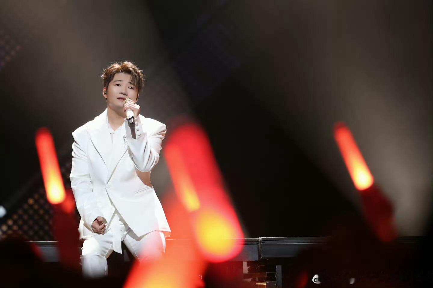 白小白唱得比说得好听有歌 和岳云鹏那首歌也很有趣，综艺效果和演唱水平都在线。不同