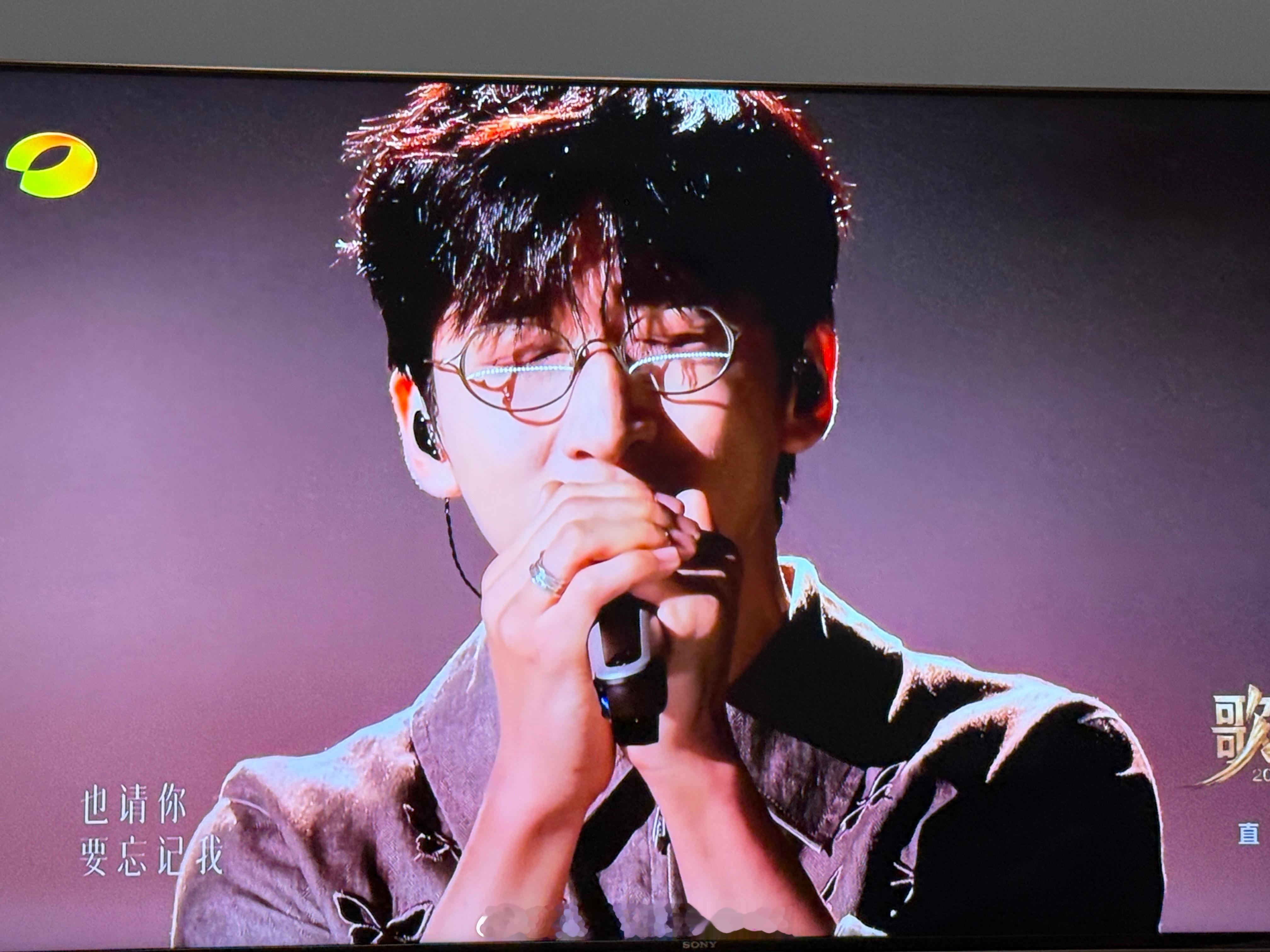 歌手直播唐汉霄这个好听哭了……太棒了！顺便送走小马马嘉祺 难听 ​​​